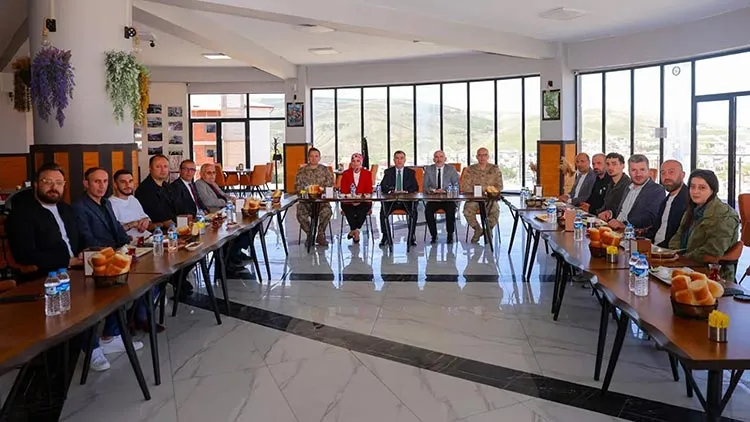 Bayburt Valisi Mustafa Eldivan basın mensuplarıyla kahvaltıda bir araya geldi