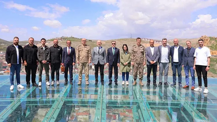 Bayburt Valisi Mustafa Eldivan basın mensuplarıyla kahvaltıda bir araya geldi